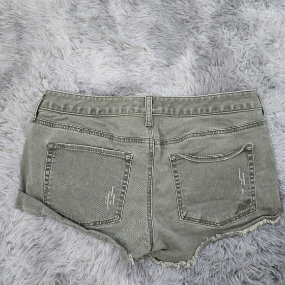 Y2K Express Distressed Green Shorts 4 - Picture 4 of 6